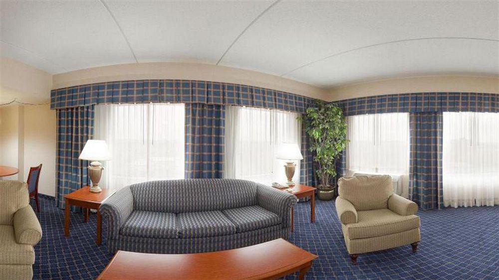Holiday Inn Charlotte University By Ihg Buitenkant foto
