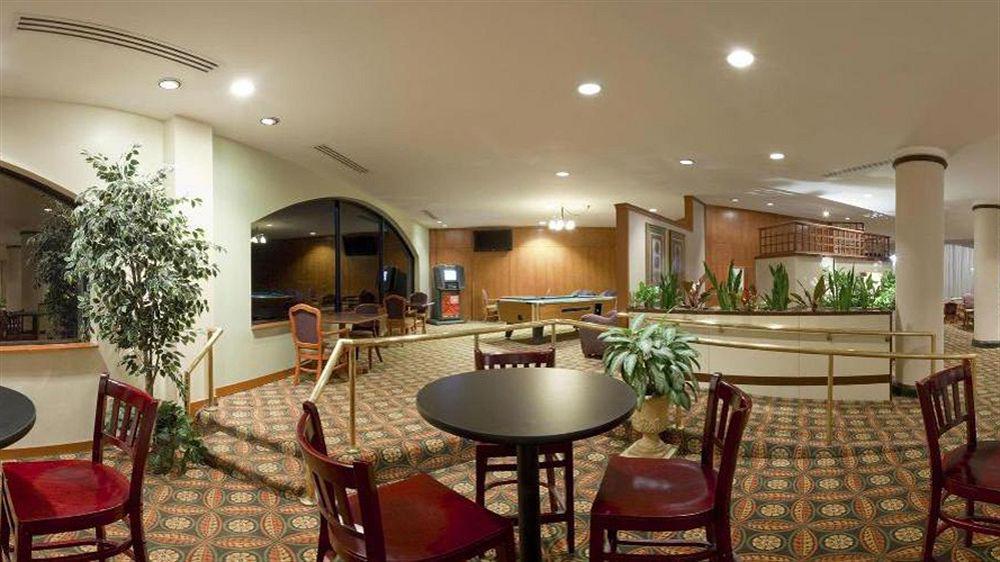Holiday Inn Charlotte University By Ihg Buitenkant foto
