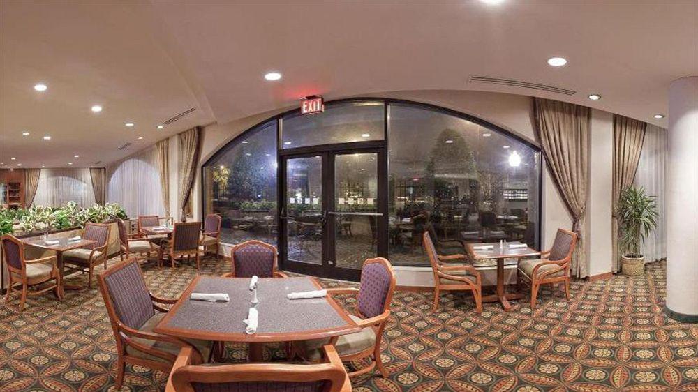 Holiday Inn Charlotte University By Ihg Buitenkant foto