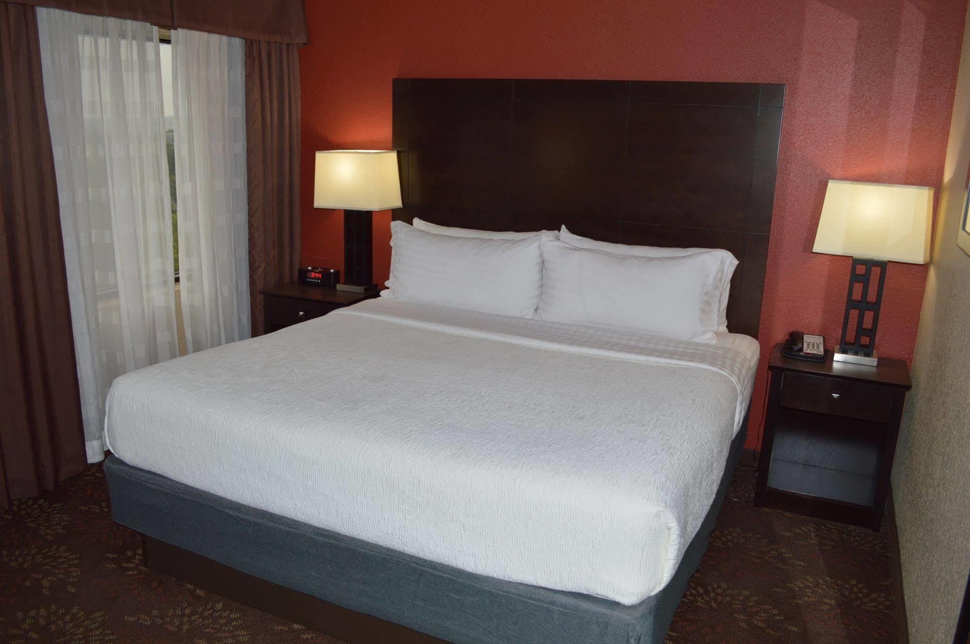 Holiday Inn Charlotte University By Ihg Buitenkant foto