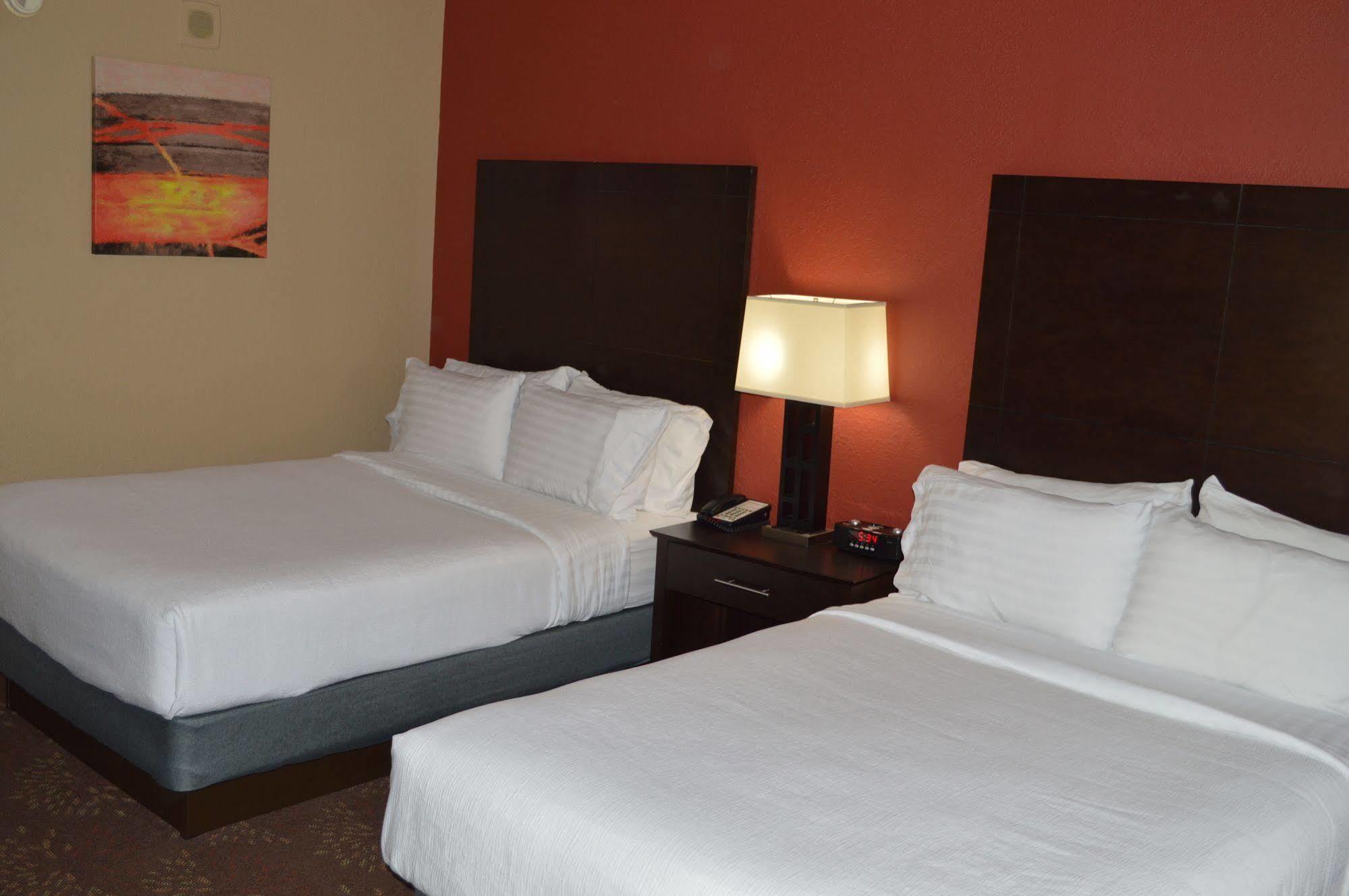 Holiday Inn Charlotte University By Ihg Buitenkant foto