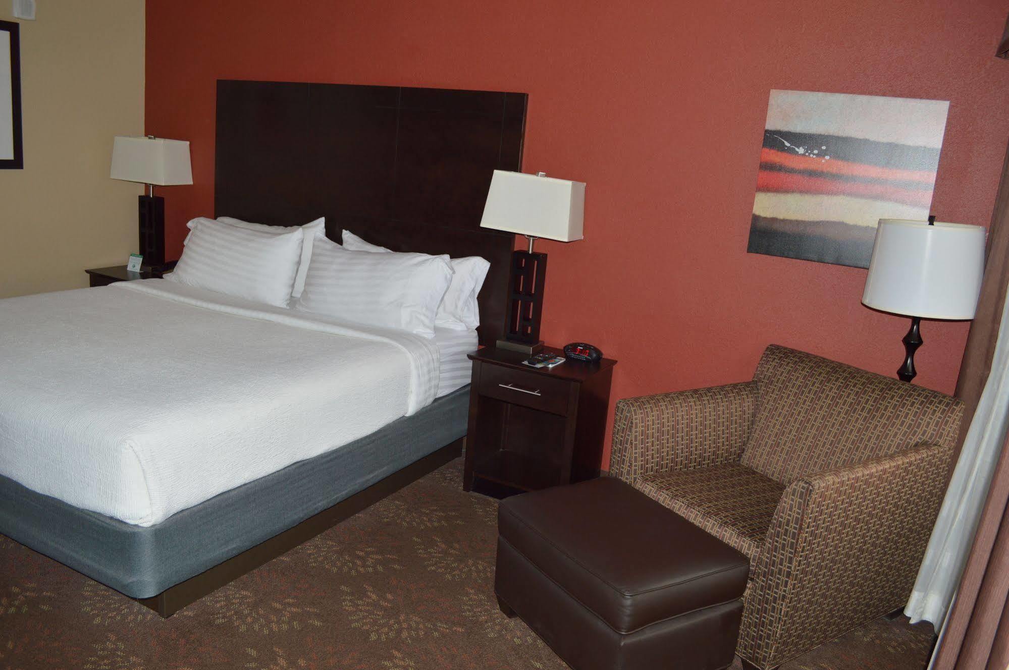 Holiday Inn Charlotte University By Ihg Buitenkant foto