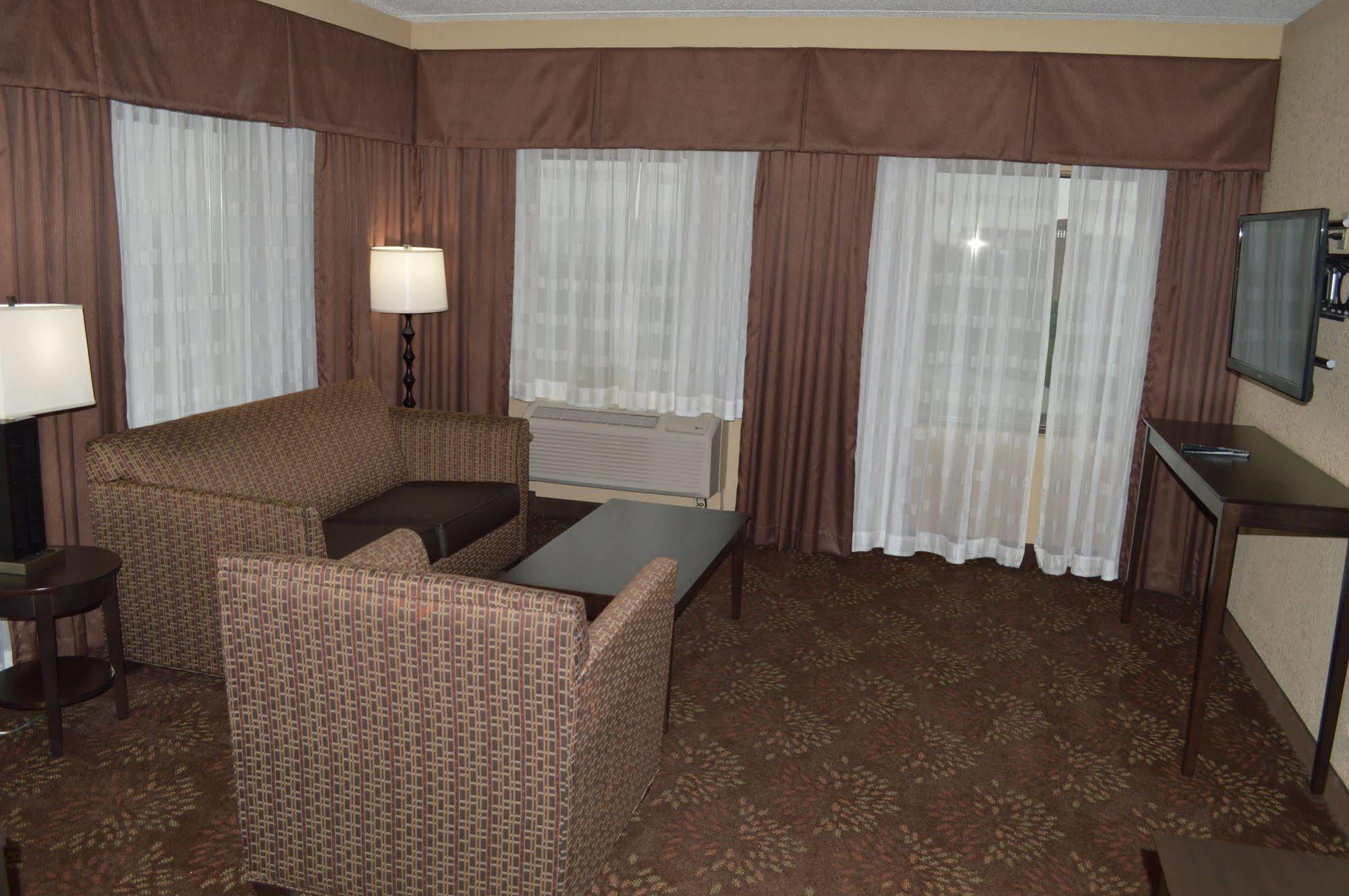 Holiday Inn Charlotte University By Ihg Buitenkant foto