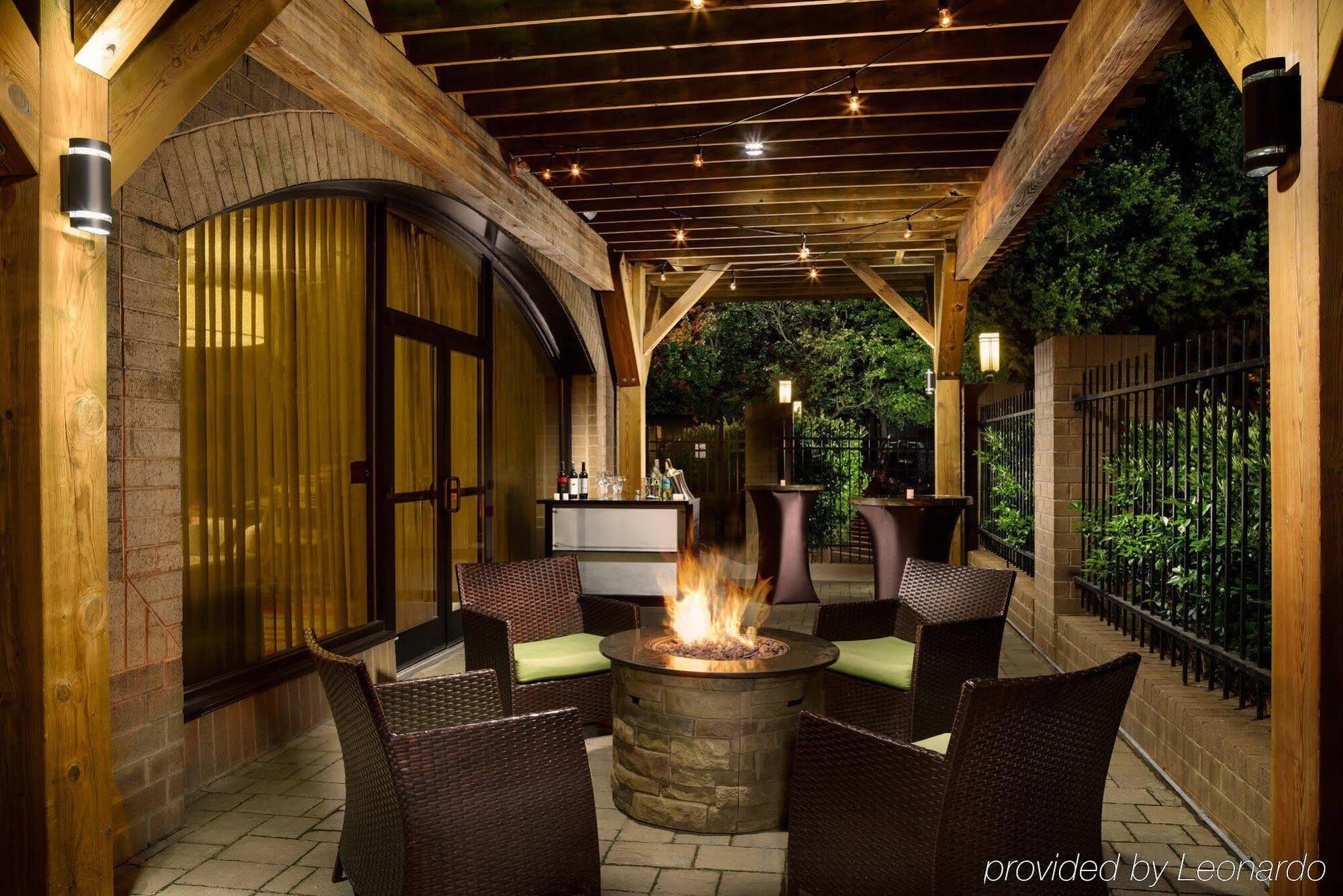 Holiday Inn Charlotte University By Ihg Buitenkant foto